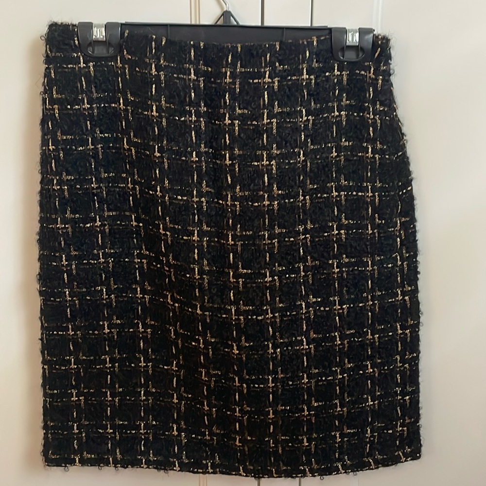 Black/gold tweed J McLaughlin skirt size 4